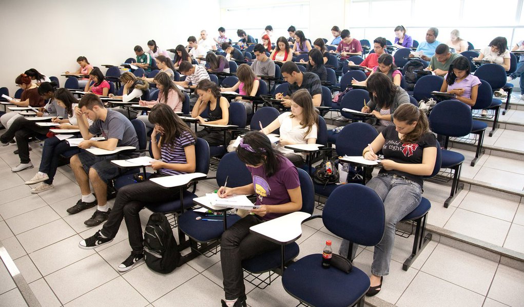 SÃO PAULO, BRASIL, 29-08-2010, Alunos do COC Paraíso fazem simulado do ENEM. (foto: Carlos Cecconello/FOVEST)4950***EXCLUSIVO FOLHA*** (Foto: Paulo Emílio) SÃO PAULO, BRASIL, 29-08-2010, Alunos do COC Paraíso fazem simulado do ENEM. (foto: Carlos Cecconello/FOVEST)4950***EXCLUSIVO FOLHA***