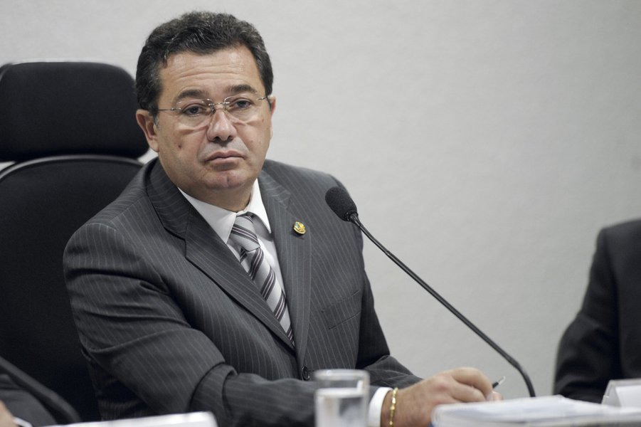O presidente da CCJ, senador Vital do Rêgo (PMDB-PB) conduz audiência pública para instruir a votação do projeto de reforma do Código Penal (PLS 236/2012) (Foto: Giuliana Miranda) O presidente da CCJ, senador Vital do Rêgo (PMDB-PB) conduz audiência pública para instruir a votação do projeto de reforma do Código Penal (PLS 236/2012)