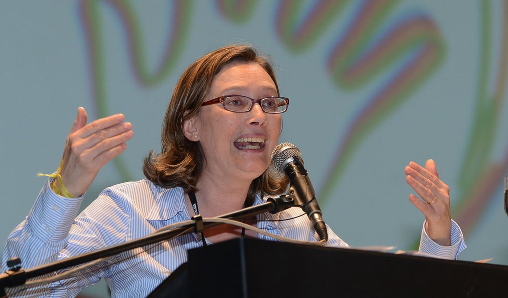 Brasília – O presidente da República em exercício, Michel Temer, e as ministras de Direitos Humanos, Maria do Rosário, e de Políticas para Mulheres, Eleonora Menicucci, participam da abertura do Fórum Mundial de Direitos Humanos (FMDH), entre outras autor (Foto: Paulo Emílio) Brasília – O presidente da República em exercício, Michel Temer, e as ministras de Direitos Humanos, Maria do Rosário, e de Políticas para Mulheres, Eleonora Menicucci, participam da abertura do Fórum Mundial de Direitos Humanos (FMDH), entre outras autor