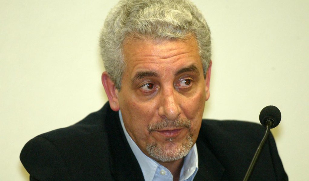 Brasilia DF, Agosto 18:
Depoimento do ex presidente do Banco do Brasil, Henrique Pizzolato, a CPI dos Correios. (Foto: Caio Guatelli/Folha Imagem)
(Foto: Gisele Federicce) www.brasil247.com - Brasilia DF, Agosto 18:
Depoimento do ex presidente do Banco do Brasil, Henrique Pizzolato, a CPI dos Correios. (Foto: Caio Guatelli/Folha Imagem)