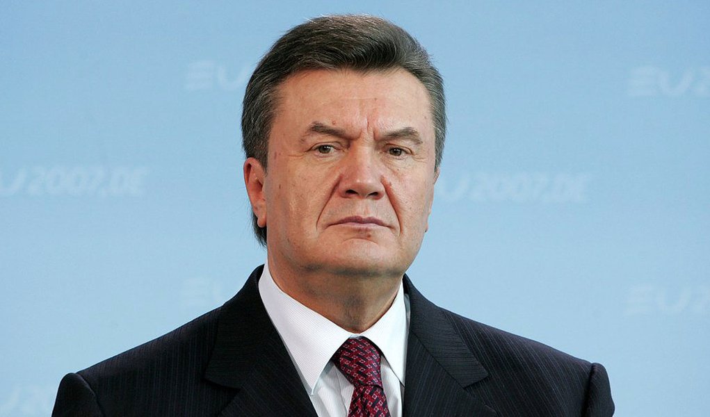 BERLIN - FEBRUARY 28: Ukrainian Prime Minister Viktor Yanukovich addresses the media during a press conference at the Chancellory in Berlin February 28, 2007. Yanukovich met German Chancellor Angela Merkel for bilateral talks. (Photo by Miguel Villagra (Foto: Roberta Namour) BERLIN - FEBRUARY 28: Ukrainian Prime Minister Viktor Yanukovich addresses the media during a press conference at the Chancellory in Berlin February 28, 2007. Yanukovich met German Chancellor Angela Merkel for bilateral talks. (Photo by Miguel Villagra