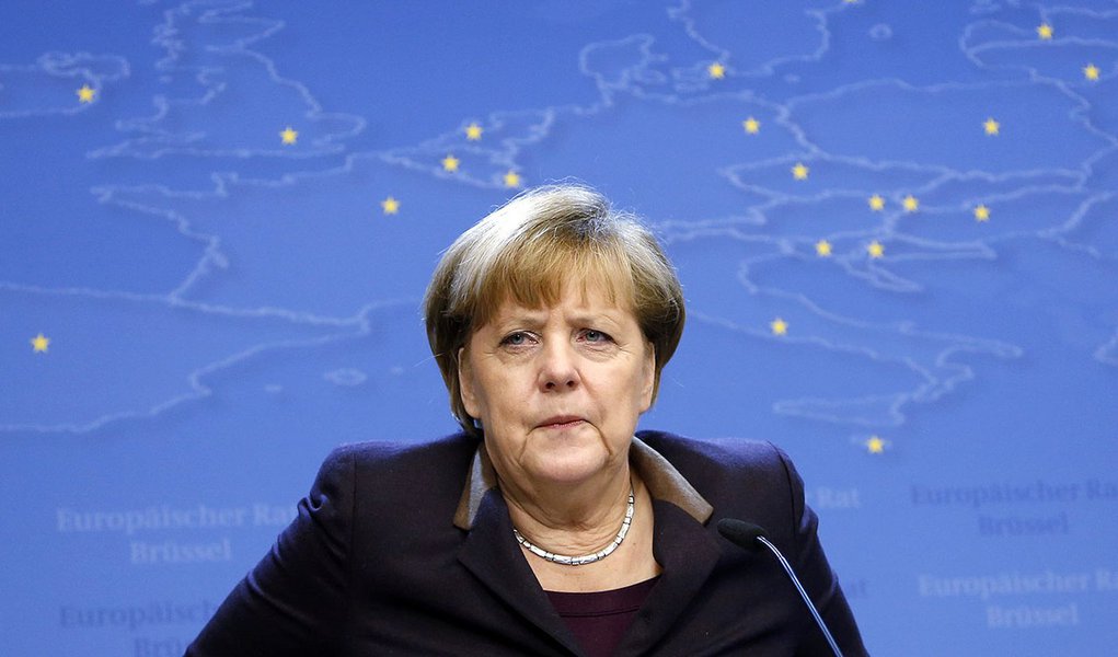 Germany's Chancellor Angela Merkel addresses a news conference at the end of a European Union leaders summit in Brussels December 20, 2013. REUTERS/Francois Lenoir (BELGIUM - Tags: POLITICS) (Foto: Gisele Federicce) Germany's Chancellor Angela Merkel addresses a news conference at the end of a European Union leaders summit in Brussels December 20, 2013. REUTERS/Francois Lenoir (BELGIUM - Tags: POLITICS)