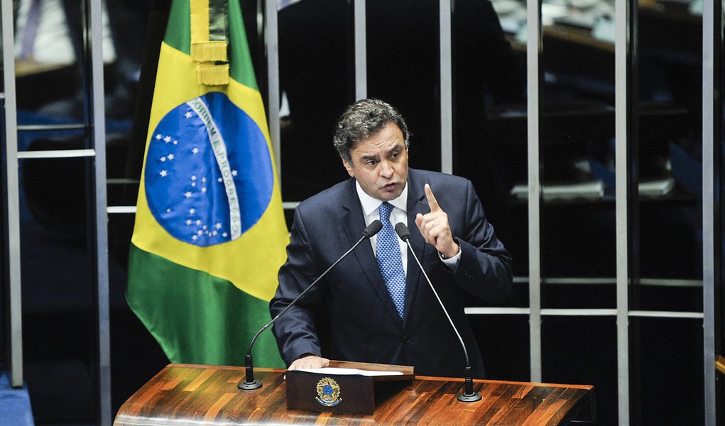 Senador Aécio Neves (PSDB-MG) discursa durante sessão solene do Congresso em comemoração aos 20 anos de lançamento do Plano Real (Foto: Roberta Namour) Senador Aécio Neves (PSDB-MG) discursa durante sessão solene do Congresso em comemoração aos 20 anos de lançamento do Plano Real