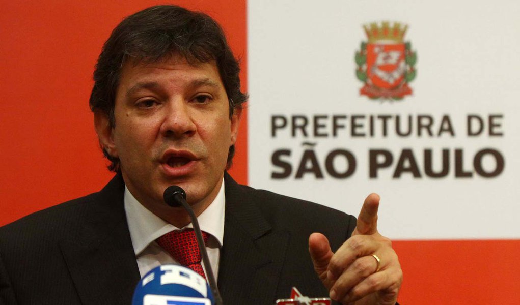 SÃO PAULO,SP,19.06.2013:HADDAD/COLETIVA/PREFEITURA - O prefeito de São Paulo, Fernando Haddad, concede entrevista coletiva na sede da Prefeitura em São Paulo, SP, nesta quarta-feira (19), para falar sobre os protestos realizados na cidade. (Foto: Marcos B (Foto: José Barbacena) SÃO PAULO,SP,19.06.2013:HADDAD/COLETIVA/PREFEITURA - O prefeito de São Paulo, Fernando Haddad, concede entrevista coletiva na sede da Prefeitura em São Paulo, SP, nesta quarta-feira (19), para falar sobre os protestos realizados na cidade. (Foto: Marcos B