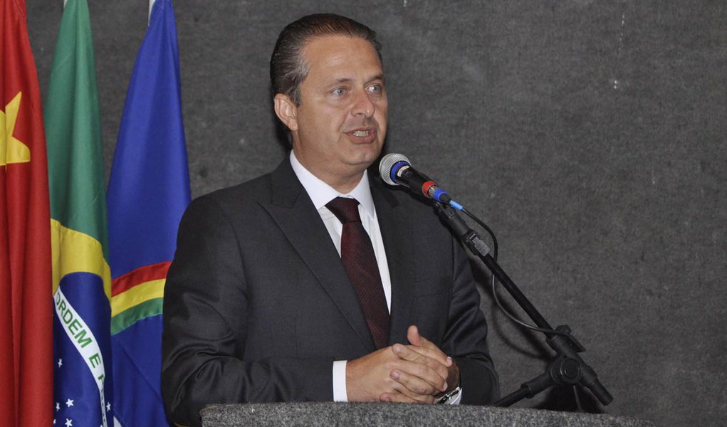 RECIFE,PE,26.11.2013:EDUARDO CAMPOS/INAGURAÇÃO/INSTITUTO CONFÚCIO - O governador de Pernambuco, Eduardo Campos inaugura o Instituto Confúcio na Universidade de Pernambuco (UPE), em Recife (PE), nesta terça-feira (26). A entidade sem fins lucrativos com se (Foto: Paulo Emílio) RECIFE,PE,26.11.2013:EDUARDO CAMPOS/INAGURAÇÃO/INSTITUTO CONFÚCIO - O governador de Pernambuco, Eduardo Campos inaugura o Instituto Confúcio na Universidade de Pernambuco (UPE), em Recife (PE), nesta terça-feira (26). A entidade sem fins lucrativos com se