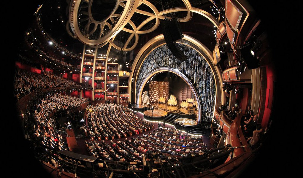 Ellen Degeneres hosts the show at start of the 86th Academy Awards in Hollywood, California March 2, 2014. REUTERS/Lucy Nicholson (UNITED STATES - Tags: ENTERTAINMENT) (OSCARS-SHOW) (Foto: Gisele Federicce) Ellen Degeneres hosts the show at start of the 86th Academy Awards in Hollywood, California March 2, 2014. REUTERS/Lucy Nicholson (UNITED STATES - Tags: ENTERTAINMENT) (OSCARS-SHOW)