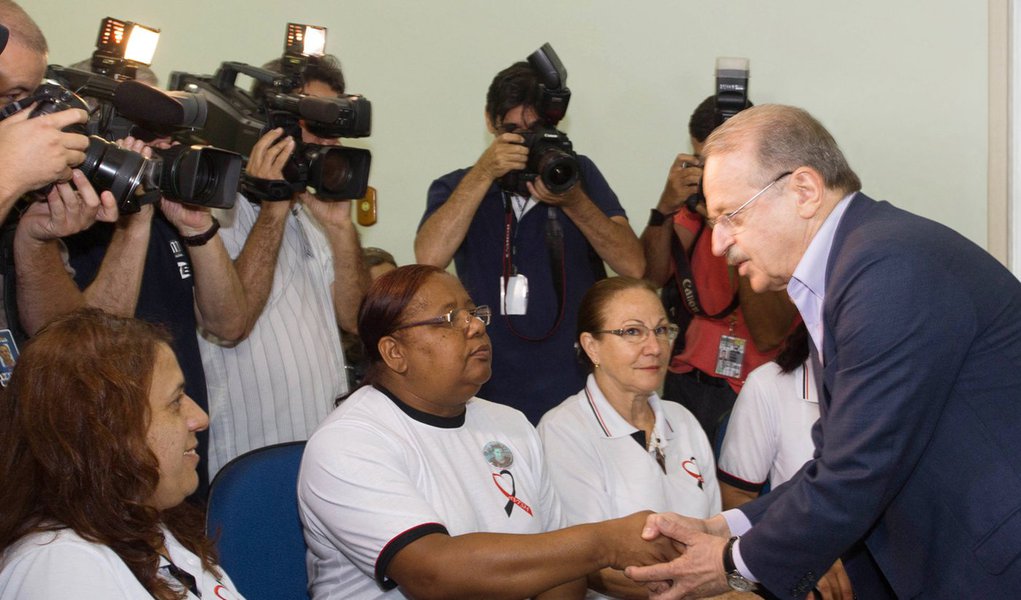 SANTA MARIA, RS, BRASIL Governador Tarso Genro durante reunião com familiares das vítimas da Boate Kiss. Foto: Caroline Bicocchi/Palácio Piratini (Foto: Leonardo Lucena) SANTA MARIA, RS, BRASIL Governador Tarso Genro durante reunião com familiares das vítimas da Boate Kiss. Foto: Caroline Bicocchi/Palácio Piratini