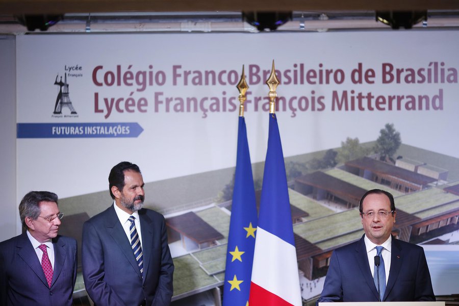 Brasilia 12/12/2013 O Governador Agnelo Queiroz e o vice governador Tadeu filippelli durante Cerimônia de Inauguração do Colégio Franco-Brasileiro François Mitterrand de Brasília
pelo Senhor François Hollande, Presidente da República Francesa.
Local: (Foto: Gisele Federicce) Brasilia 12/12/2013 O Governador Agnelo Queiroz e o vice governador Tadeu filippelli durante Cerimônia de Inauguração do Colégio Franco-Brasileiro François Mitterrand de Brasília
pelo Senhor François Hollande, Presidente da República Francesa.
Local: