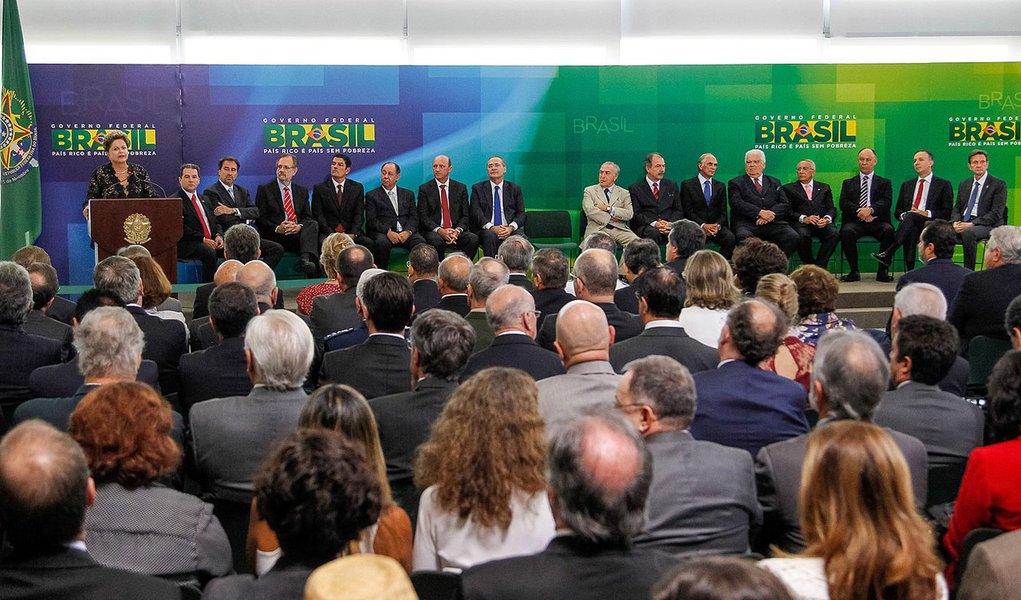 Brasília - DF, 17/03/2014. Presidenta Dilma Rousseff durante cerimônia de posse dos novos Ministros de Estado do Desenvolvimento Agrário; Cidades; Ciência, Tecnologia, Inovação; Pesca e Aquicultura; Turismo e Agricultura, Pecuária e Abastecimento no Palác (Foto: Gisele Federicce) Brasília - DF, 17/03/2014. Presidenta Dilma Rousseff durante cerimônia de posse dos novos Ministros de Estado do Desenvolvimento Agrário; Cidades; Ciência, Tecnologia, Inovação; Pesca e Aquicultura; Turismo e Agricultura, Pecuária e Abastecimento no Palác