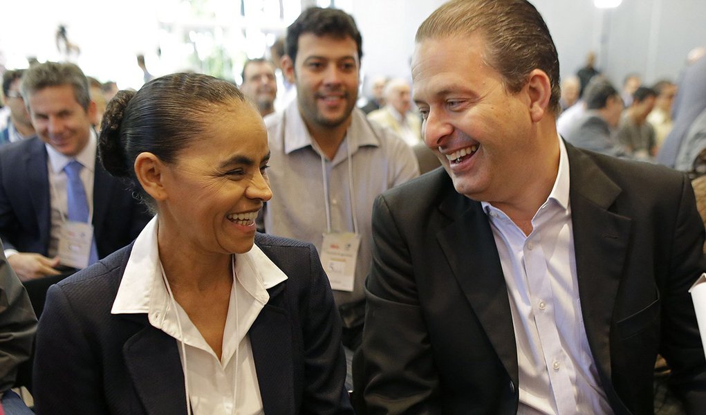 SÃO PAULO, SP, 28.10.2013: ENCONTRO PROGRAMÁTICO/PSB/SP - O governador de Pernambuco Eduardo Campos e Marina Silva realizam o primeiro encontro programático do PSB na manhã desta segunda-feira, no bairro da Lapa, zona oeste. (Foto: Nelson Antoine/Fotoaren (Foto: Paulo Emílio) SÃO PAULO, SP, 28.10.2013: ENCONTRO PROGRAMÁTICO/PSB/SP - O governador de Pernambuco Eduardo Campos e Marina Silva realizam o primeiro encontro programático do PSB na manhã desta segunda-feira, no bairro da Lapa, zona oeste. (Foto: Nelson Antoine/Fotoaren