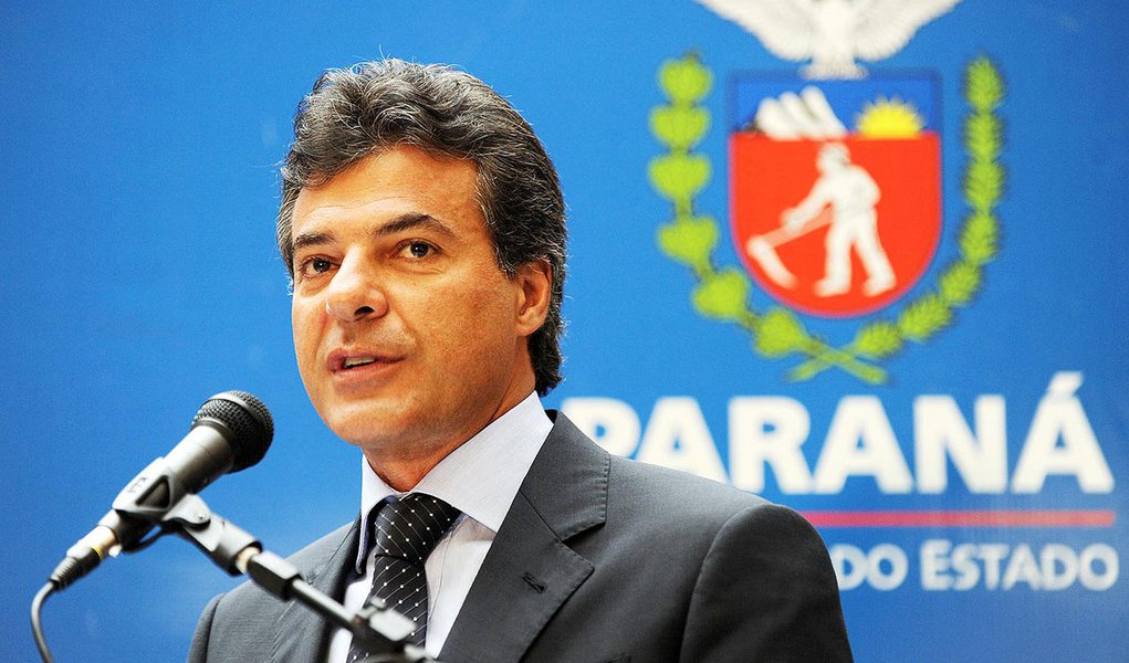 Governador Beto Richa acompanhado pelo Sr. Fernando Ghignone, Diretor-Presidente da SANEPAR, paricipa das comemorações dods 49 anos da empresa.
Curitiba, 23/01/2012
Foto: AENotícias (Foto: Roberta Namour) Governador Beto Richa acompanhado pelo Sr. Fernando Ghignone, Diretor-Presidente da SANEPAR, paricipa das comemorações dods 49 anos da empresa.
Curitiba, 23/01/2012
Foto: AENotícias