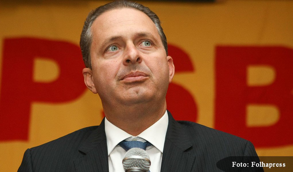 BRASÍLIA, DF - 19.06.2012: ELEIÇÕES 2012/COLETIVA/PSB - O presidente do PSB e governador de Pernambuco, Eduardo Campos, concede entrevista coletiva para falar sobre a decisão da deputada federal Luiza Erundina (PSB-SP) de desistir de ser vice na chapa do (Foto: Leonardo Attuch) BRASÍLIA, DF - 19.06.2012: ELEIÇÕES 2012/COLETIVA/PSB - O presidente do PSB e governador de Pernambuco, Eduardo Campos, concede entrevista coletiva para falar sobre a decisão da deputada federal Luiza Erundina (PSB-SP) de desistir de ser vice na chapa do