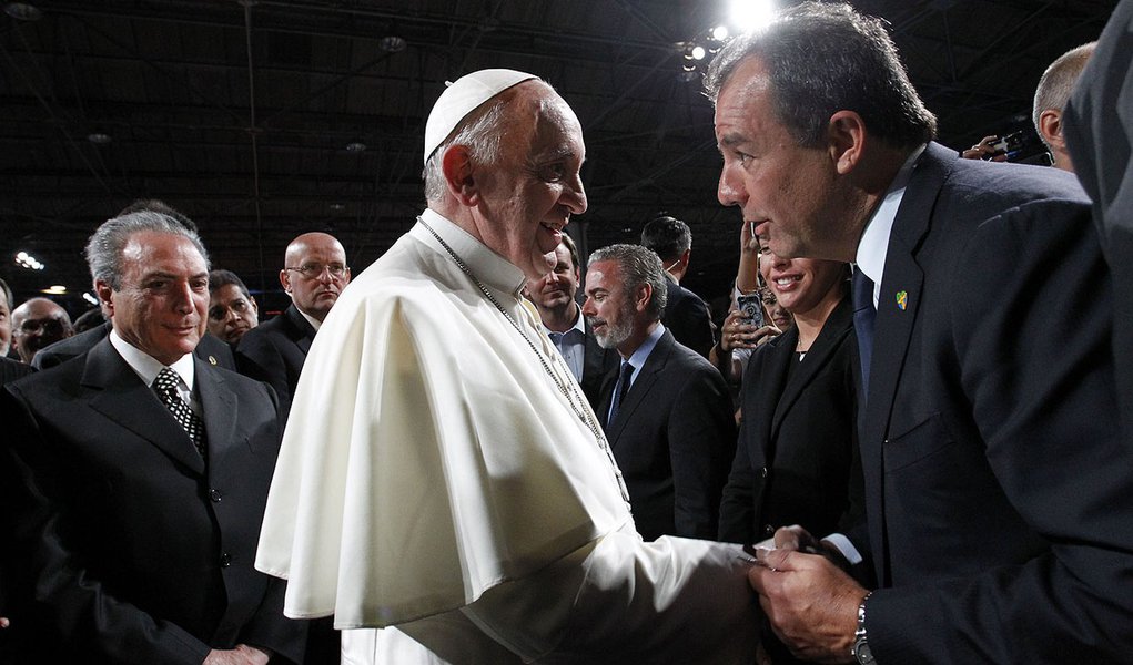 28-07-2013; Rio de Janeiro; Despedida do Papa Francisco na Base Aérea do Galeão; Foto: Shana Reis (Foto: Roberta Namour) 28-07-2013; Rio de Janeiro; Despedida do Papa Francisco na Base Aérea do Galeão; Foto: Shana Reis