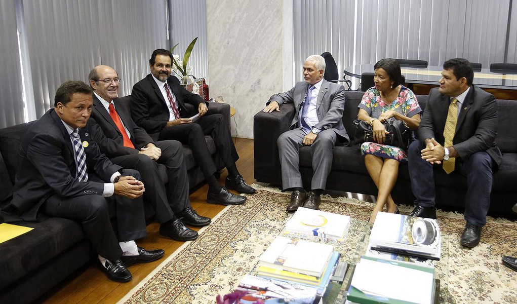 Brasilia 11/03/2013 O Governador Agnelo Queiroz durante Audiência com presidente da União Nacional dos Legisladores e Legislativos Estaduais – UNALE, Deputado Sérgio Leite.Participantes: - Presidente da Câmara Legislativa Deputado, Wasny de Roure- Presi (Foto: Leonardo Lucena) Brasilia 11/03/2013 O Governador Agnelo Queiroz durante Audiência com presidente da União Nacional dos Legisladores e Legislativos Estaduais – UNALE, Deputado Sérgio Leite.Participantes: - Presidente da Câmara Legislativa Deputado, Wasny de Roure- Presi