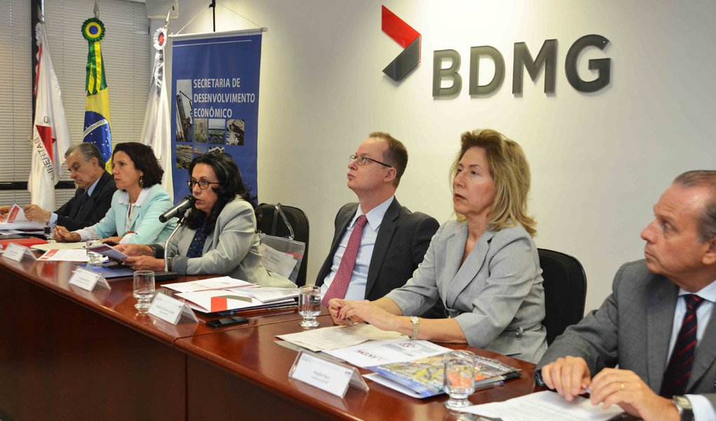 Coletiva de final de ano da Secretaria do Desenvolvimento Economico,Dorothea Werneck.
Credito: renato Cobucci/Imprensa-MG
Data:16-12-2013.
Local:Belo Horizonte-MG- BDMG-MG.
Na foto: Djalma Morais.Presidente da Cemig,MOnica Cordeiro,Presidente do INDI (Foto: Leonardo Lucena) Coletiva de final de ano da Secretaria do Desenvolvimento Economico,Dorothea Werneck.
Credito: renato Cobucci/Imprensa-MG
Data:16-12-2013.
Local:Belo Horizonte-MG- BDMG-MG.
Na foto: Djalma Morais.Presidente da Cemig,MOnica Cordeiro,Presidente do INDI