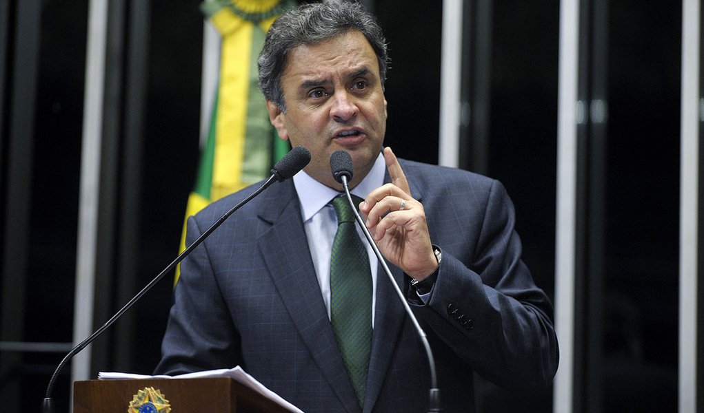 Senador Aécio Neves (PSDB-MG) manifesta apoio à emenda que eleva o percentual de aplicação da União na área da saúde para 18% da receita corrente líquida (RCL) (Foto: Roberta Namour) Senador Aécio Neves (PSDB-MG) manifesta apoio à emenda que eleva o percentual de aplicação da União na área da saúde para 18% da receita corrente líquida (RCL)