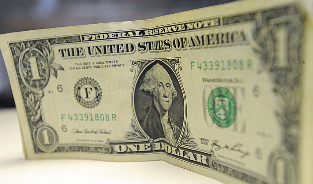 Brasília - Aumentam gastos de brasileiros em viagens internacionais. Segundo o Banco Central, os gastos de brasileiros no exterior chegaram, em agosto, a US$ 1,923 bilhão, maior do que o resultado de igual mês do ano passado (US$ 1,913 bilhão) (Foto: Leonardo Attuch) Brasília - Aumentam gastos de brasileiros em viagens internacionais. Segundo o Banco Central, os gastos de brasileiros no exterior chegaram, em agosto, a US$ 1,923 bilhão, maior do que o resultado de igual mês do ano passado (US$ 1,913 bilhão)