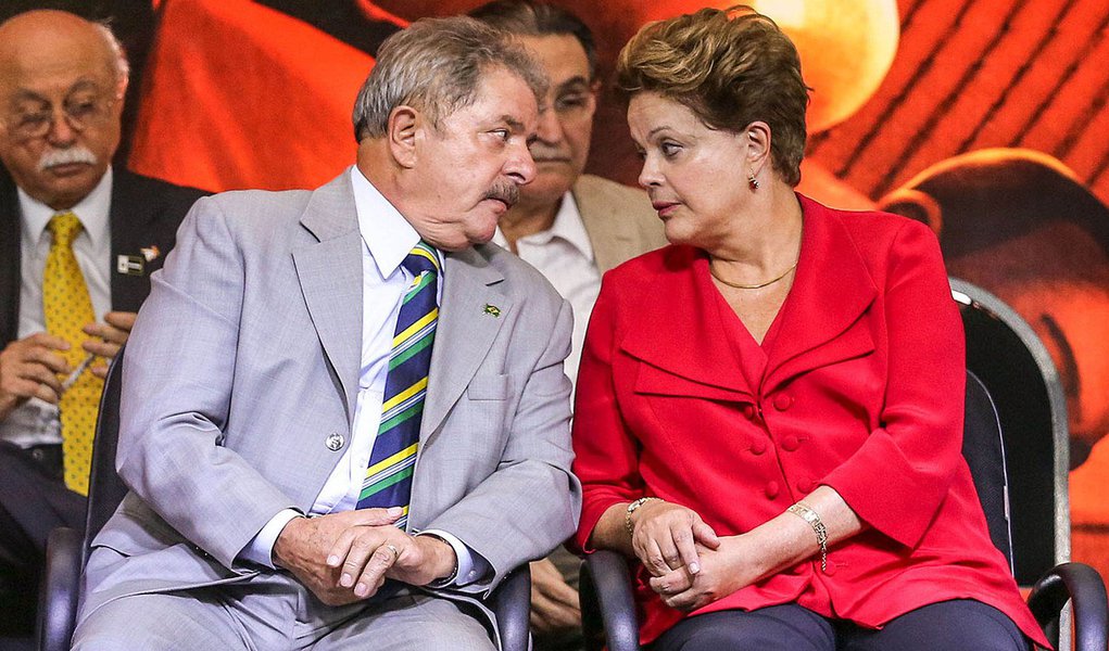 SÃO PAULO, SP, 20.02.2013: PT/10 ANOS NO PODER - - Lula, a presidente Dilma Rousseff , o presidente do PT, Rui Falcão, e membros do partido participam de ato de comemoração dos 33 anos do PT e dos dez anos da sigla à frente do governo federal na noite d (Foto: Roberta Namour) SÃO PAULO, SP, 20.02.2013: PT/10 ANOS NO PODER - - Lula, a presidente Dilma Rousseff , o presidente do PT, Rui Falcão, e membros do partido participam de ato de comemoração dos 33 anos do PT e dos dez anos da sigla à frente do governo federal na noite d