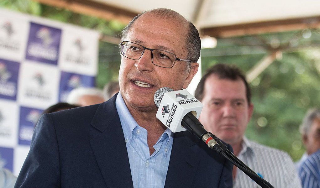 O Governador Geraldo Alckmin Entregou de 34 Ônibus Escolares para os Municípios de: Ipuã (3), Morro Agudo (4), São Joaquim da Barra (1), Guará (1), Orlândia (1),
Nuporanga (1), Ribeirão Corrente (4), Cristais Paulista (3), São José da Bela Vista (1), Re (Foto: Valter Lima) O Governador Geraldo Alckmin Entregou de 34 Ônibus Escolares para os Municípios de: Ipuã (3), Morro Agudo (4), São Joaquim da Barra (1), Guará (1), Orlândia (1),
Nuporanga (1), Ribeirão Corrente (4), Cristais Paulista (3), São José da Bela Vista (1), Re