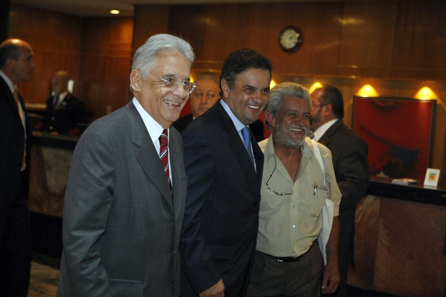 FHC avisa: chegou da Europa para eleger Aécio FHC avisa: chegou da Europa para eleger Aécio