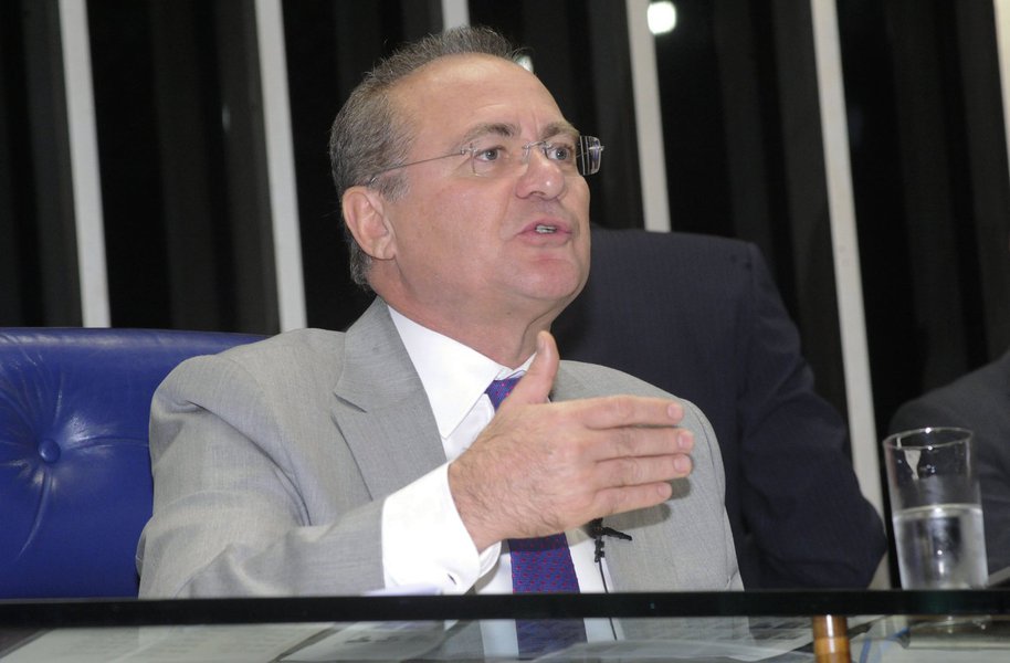 Renan diz que vai insistir na redução de suplentes (Foto: Waldemir Barreto) Renan diz que vai insistir na redução de suplentes