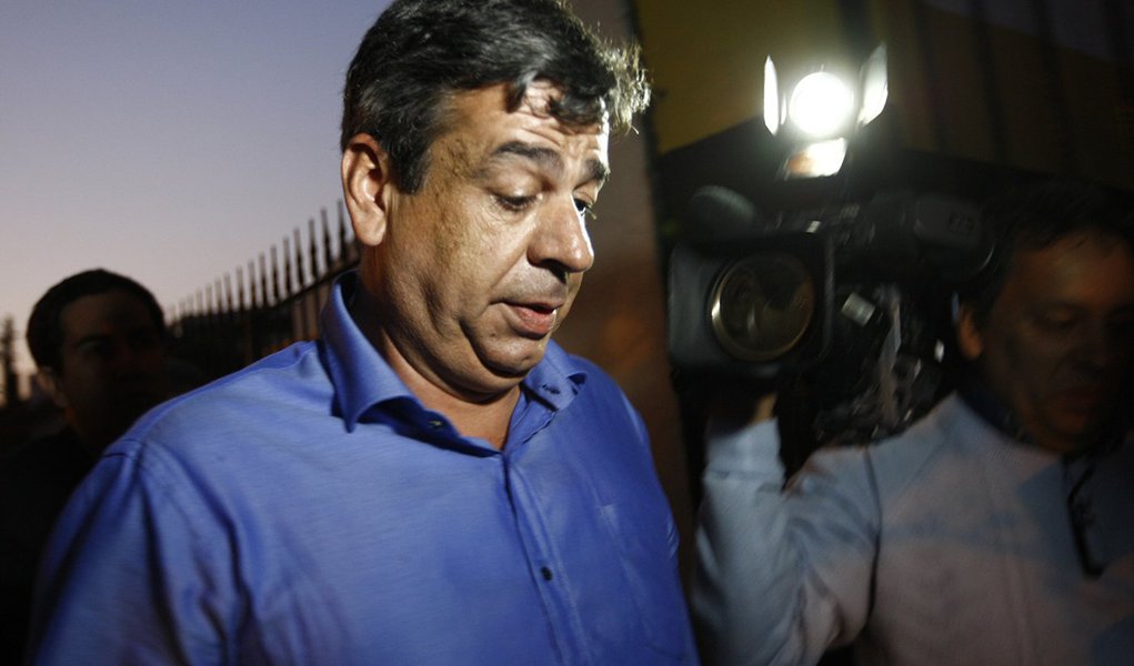 Ex-assessor de Lula é ouvido pela PF em SP Ex-assessor de Lula é ouvido pela PF em SP