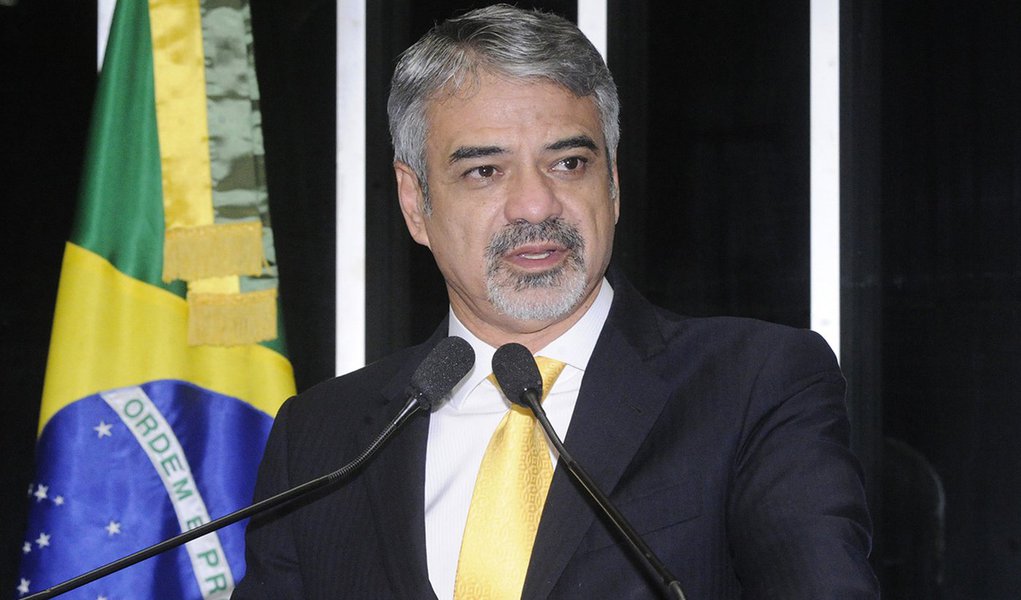 Humberto quer prioridade para áreas carentes (Foto: Waldemir Barreto) Humberto quer prioridade para áreas carentes