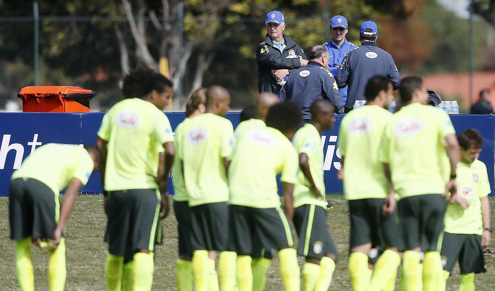 Treino da Seleção Brasileira na Granja Comary, em preparação para Copa do Mundo, dia 01 de junho de 2014.
Foto: Rafael Ribeiro (Foto: Leonardo Attuch) Treino da Seleção Brasileira na Granja Comary, em preparação para Copa do Mundo, dia 01 de junho de 2014.
Foto: Rafael Ribeiro