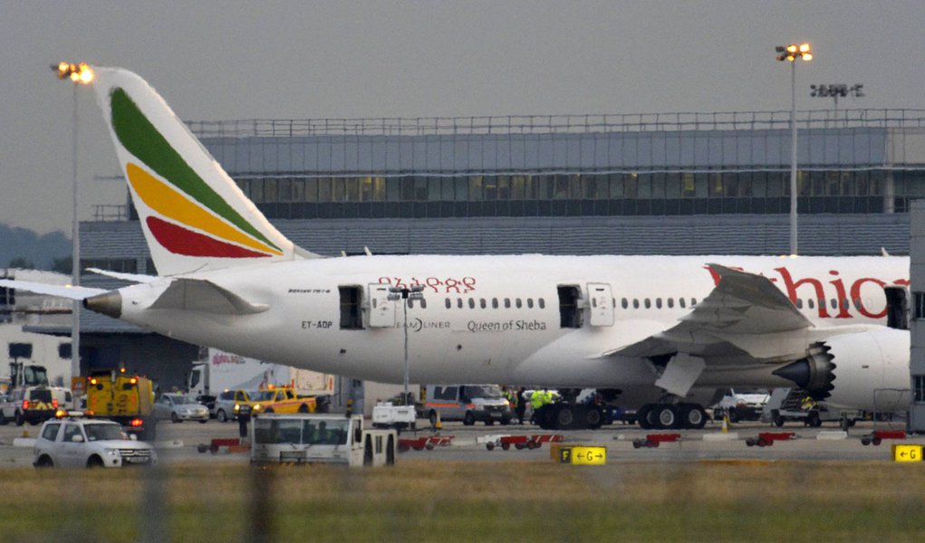 Aéreas mantêm confiança no Boeing Dreamliner (Foto: TOBY MELVILLE) Aéreas mantêm confiança no Boeing Dreamliner