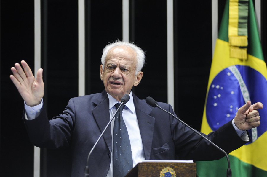 Brasileiros não aceitam mais corrupção, diz Simon (Foto: Geraldo Magela) Brasileiros não aceitam mais corrupção, diz Simon