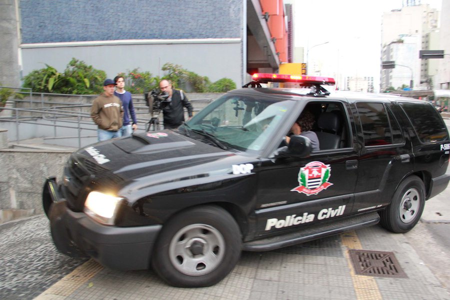 Operação prende policiais ligados ao tráfico (Foto: Eduardo Ferreira/Futura Press/Fo) Operação prende policiais ligados ao tráfico