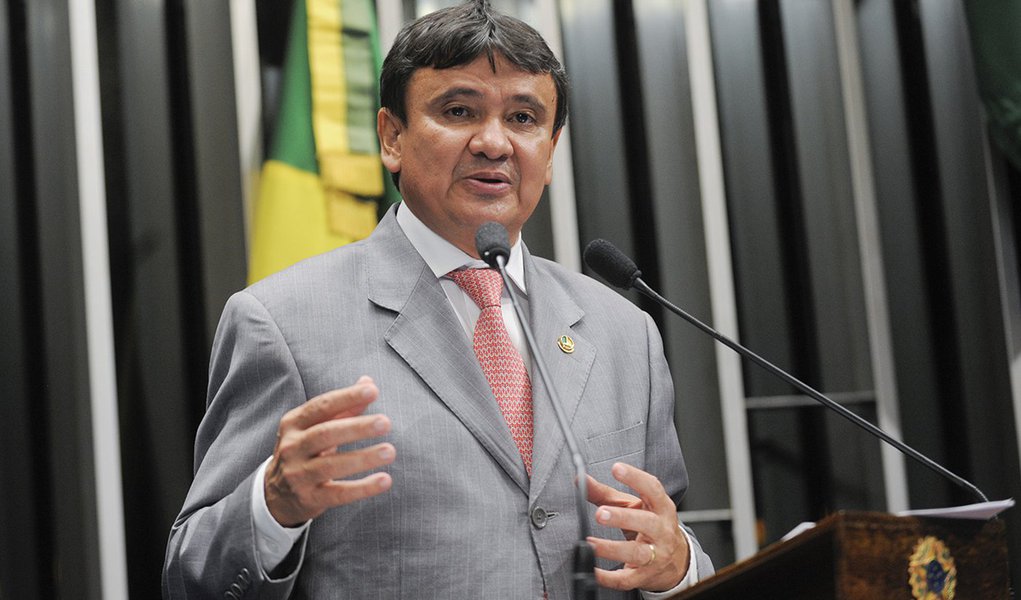 DATA AZ: Wellington Dias lidera em Parnaíba (Foto: Moreira Mariz) DATA AZ: Wellington Dias lidera em Parnaíba