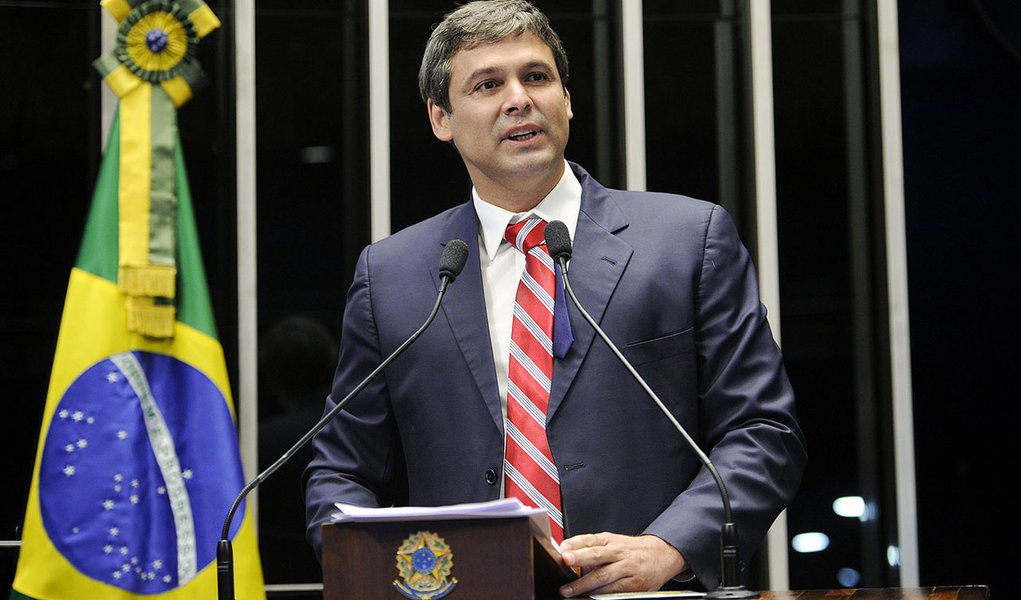 Senador Lindbergh Farias (PT-RJ) discursa durante sessão especial destinada a comemorar o Dia Internacional da Síndrome de Down (Foto: Aquiles Lins) Senador Lindbergh Farias (PT-RJ) discursa durante sessão especial destinada a comemorar o Dia Internacional da Síndrome de Down