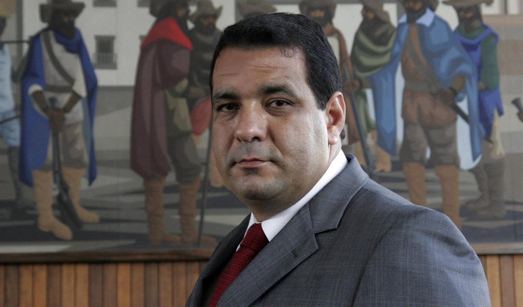 Alan Sanches explica multa por "excesso de cargos" Alan Sanches explica multa por "excesso de cargos"