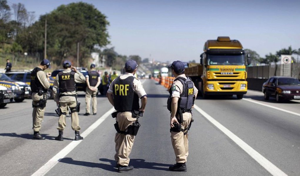 PRF reforça contingente para o feriado de Páscoa (Foto: (8) Nelson Antoine) PRF reforça contingente para o feriado de Páscoa
