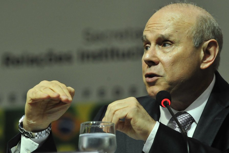 Mantega: IOF não aumentará para compra de dólar em espécie (Foto: Elza Fiúza/ABr) Mantega: IOF não aumentará para compra de dólar em espécie