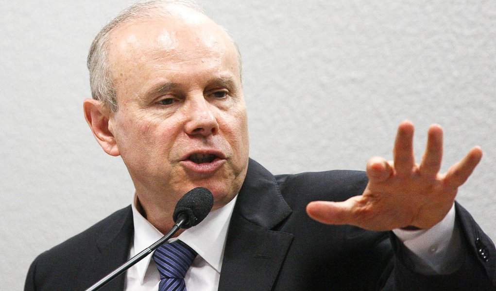 De fraco a forte, Mantega passa a depender de resultados (Foto: Sérgio Lima) De fraco a forte, Mantega passa a depender de resultados