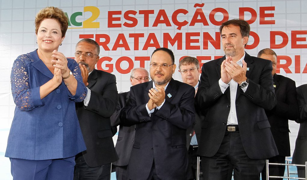 Porto Alegre - RS, 11/04/2014. Presidenta Dilma Rousseff durante cerimônia de inauguração do sistema de esgotamento sanitário da Ponta da Cadeia. Foto: Roberto Stuckert Filho/PR (Foto: Leonardo Lucena) Porto Alegre - RS, 11/04/2014. Presidenta Dilma Rousseff durante cerimônia de inauguração do sistema de esgotamento sanitário da Ponta da Cadeia. Foto: Roberto Stuckert Filho/PR