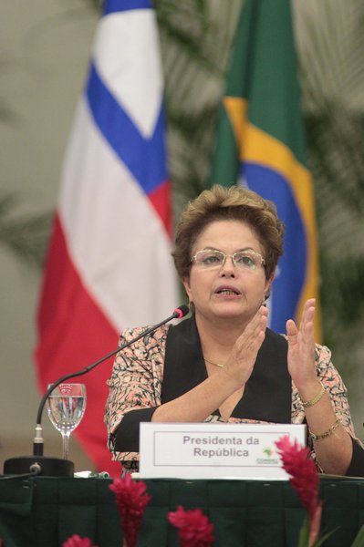 Dilma diz que "governo foi pego de surpresa pela seca" Dilma diz que "governo foi pego de surpresa pela seca"
