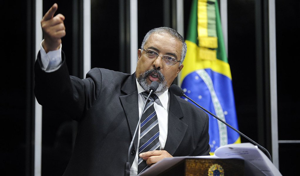 Senador Paulo Paim (PT-RS) lamenta que, mais uma vez, tenha sido adiada a votação do projeto de lei que muda o índice de correção das dívidas dos estados e municípios (Foto: Roberta Namour) Senador Paulo Paim (PT-RS) lamenta que, mais uma vez, tenha sido adiada a votação do projeto de lei que muda o índice de correção das dívidas dos estados e municípios