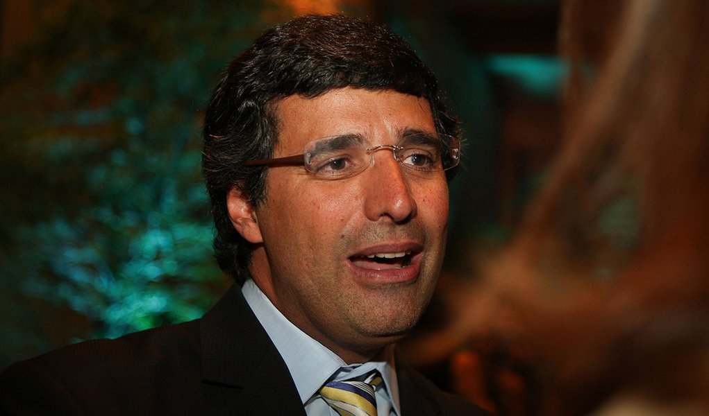 SÃO PAULO, SP, 20.02.2013: MÔNICA BERGAMO/JANTAR - André Esteves durante jantar para arrecadar dinheiro e lançar o Centro de Sustentabilidade das Américas, no hotel Gand Hyatt. (Foto: Zanone Fraissat/Folhapress) (Foto: Charles Nisz) SÃO PAULO, SP, 20.02.2013: MÔNICA BERGAMO/JANTAR - André Esteves durante jantar para arrecadar dinheiro e lançar o Centro de Sustentabilidade das Américas, no hotel Gand Hyatt. (Foto: Zanone Fraissat/Folhapress)