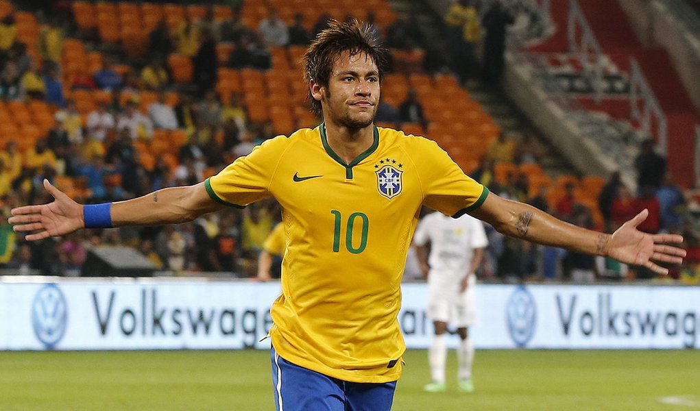 Brazil's Neymar celebrates his goal against South Africa during their international friendly soccer match at the First National Bank (FNB) Stadium, also known as Soccer City, in Johannesburg March 5 2014. REUTERS/Siphiwe Sibeko (SOUTH AFRICA - Tags: SPORT (Foto: Roberta Namour) Brazil's Neymar celebrates his goal against South Africa during their international friendly soccer match at the First National Bank (FNB) Stadium, also known as Soccer City, in Johannesburg March 5 2014. REUTERS/Siphiwe Sibeko (SOUTH AFRICA - Tags: SPORT