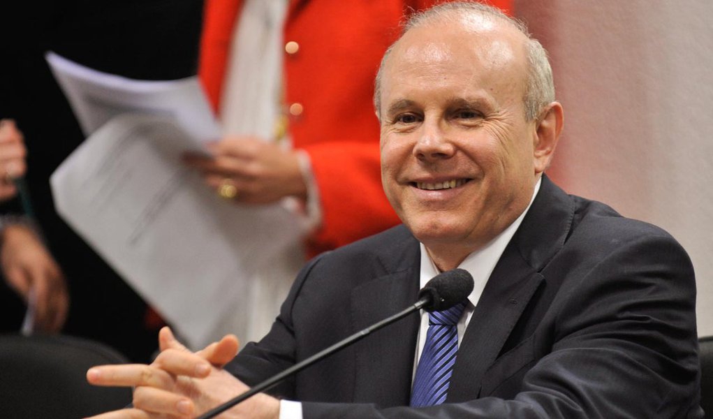 "Meta cumprida", diz Mantega. O saldo: R$ 75 bi (Foto: Antonio Cruz/Agência Brasil - A) "Meta cumprida", diz Mantega. O saldo: R$ 75 bi