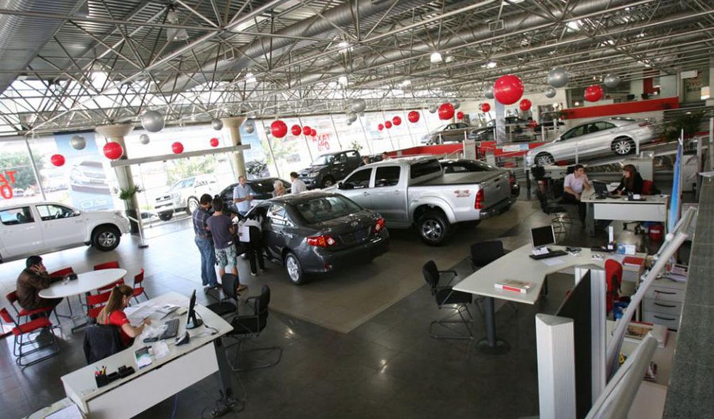Que crise é essa? Vendas de carros sobem 29% (Foto: Silva Junior) Que crise é essa? Vendas de carros sobem 29%