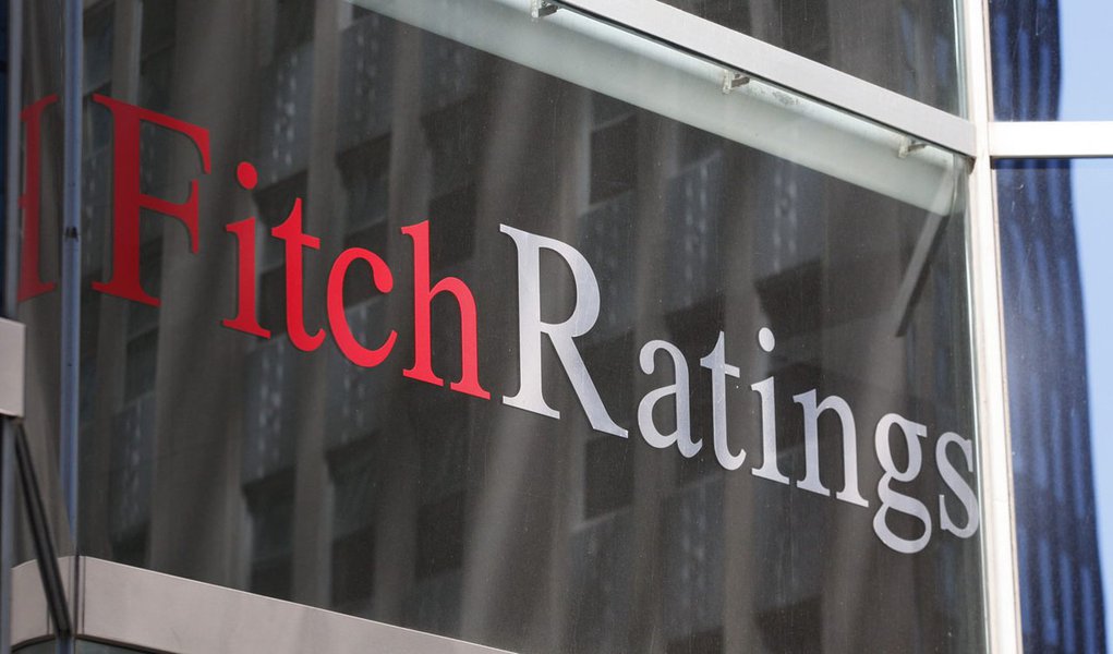 The Fitch Ratings building is seen in New York in this May 7, 2010 file photograph. Fitch Ratings on August 16, 2011 confirmed the United States' top-notch credit rating and, in blatant disagreement with rival Standard & Poor's, gave a vote of confidenc (Foto: Gisele Federicce) The Fitch Ratings building is seen in New York in this May 7, 2010 file photograph. Fitch Ratings on August 16, 2011 confirmed the United States' top-notch credit rating and, in blatant disagreement with rival Standard & Poor's, gave a vote of confidenc