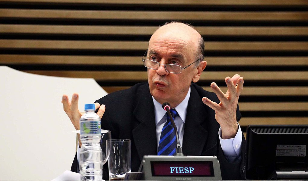 SÃO PAULO,SP,28.10.2013:SERRA/FIESP - O ex-governador José Serra participa de reunião na tarde desta segunda-feira, com a diretoria da Federação das Indústrias do Estado de São Paulo (FIESP), na Avenida Paulista, cidade de São Paulo (SP). . (Foto: Renato (Foto: Roberta Namour) SÃO PAULO,SP,28.10.2013:SERRA/FIESP - O ex-governador José Serra participa de reunião na tarde desta segunda-feira, com a diretoria da Federação das Indústrias do Estado de São Paulo (FIESP), na Avenida Paulista, cidade de São Paulo (SP). . (Foto: Renato