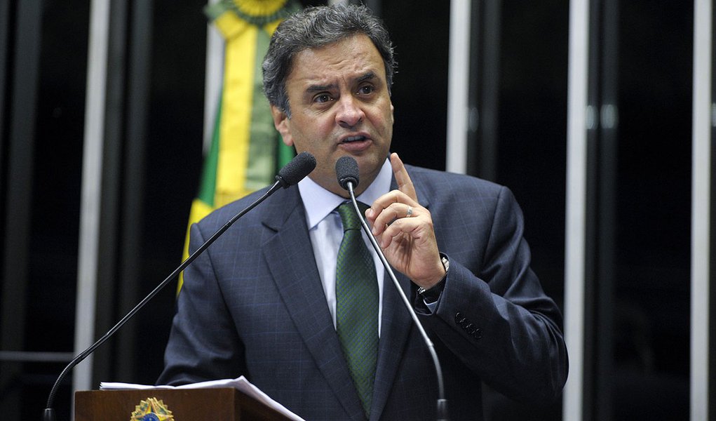 Senador Aécio Neves (PSDB-MG) manifesta apoio à emenda que eleva o percentual de aplicação da União na área da saúde para 18% da receita corrente líquida (RCL) (Foto: Roberta Namour) Senador Aécio Neves (PSDB-MG) manifesta apoio à emenda que eleva o percentual de aplicação da União na área da saúde para 18% da receita corrente líquida (RCL)