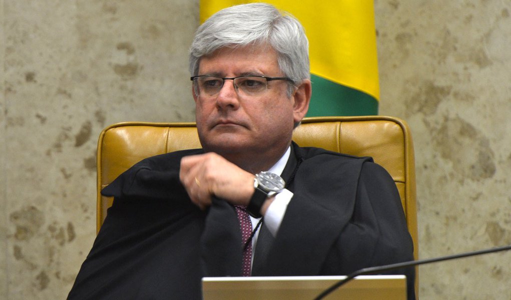 Brasília – O Supremo Tribunal Federal (STF) julga os novos recursos da Ação Penal 470, o processo do mensalão. Os ministros analisam os segundos embargos de declaração de dez réus. Na foto, o procurador-geral da República, Rodrigo Janot (Foto: Romulo Faro) Brasília – O Supremo Tribunal Federal (STF) julga os novos recursos da Ação Penal 470, o processo do mensalão. Os ministros analisam os segundos embargos de declaração de dez réus. Na foto, o procurador-geral da República, Rodrigo Janot