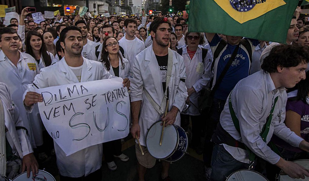 Médicos do Recife decretam estado de greve (Foto: Silva) Médicos do Recife decretam estado de greve