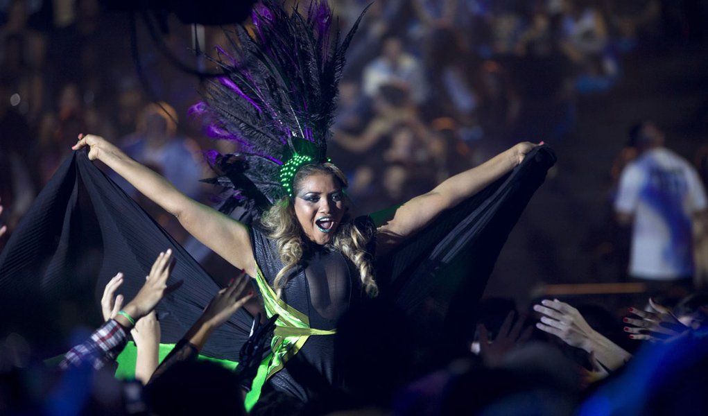 'Se ela disser não, é não', afirma Gaby Amarantos no Galo da Madrugada (Foto: Marcos Issa/Argosfoto) 'Se ela disser não, é não', afirma Gaby Amarantos no Galo da Madrugada